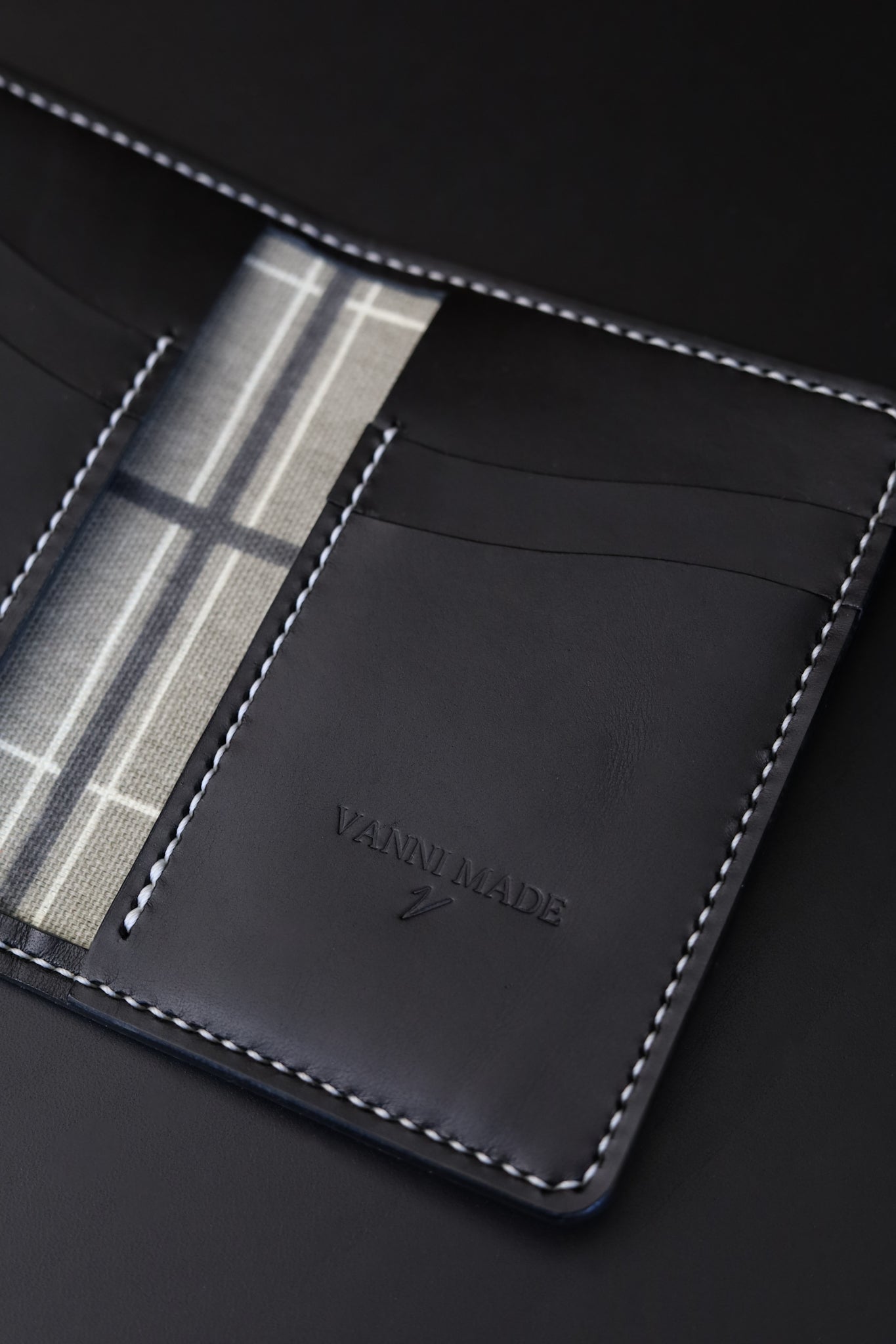 Vertical Billfold - Onyx