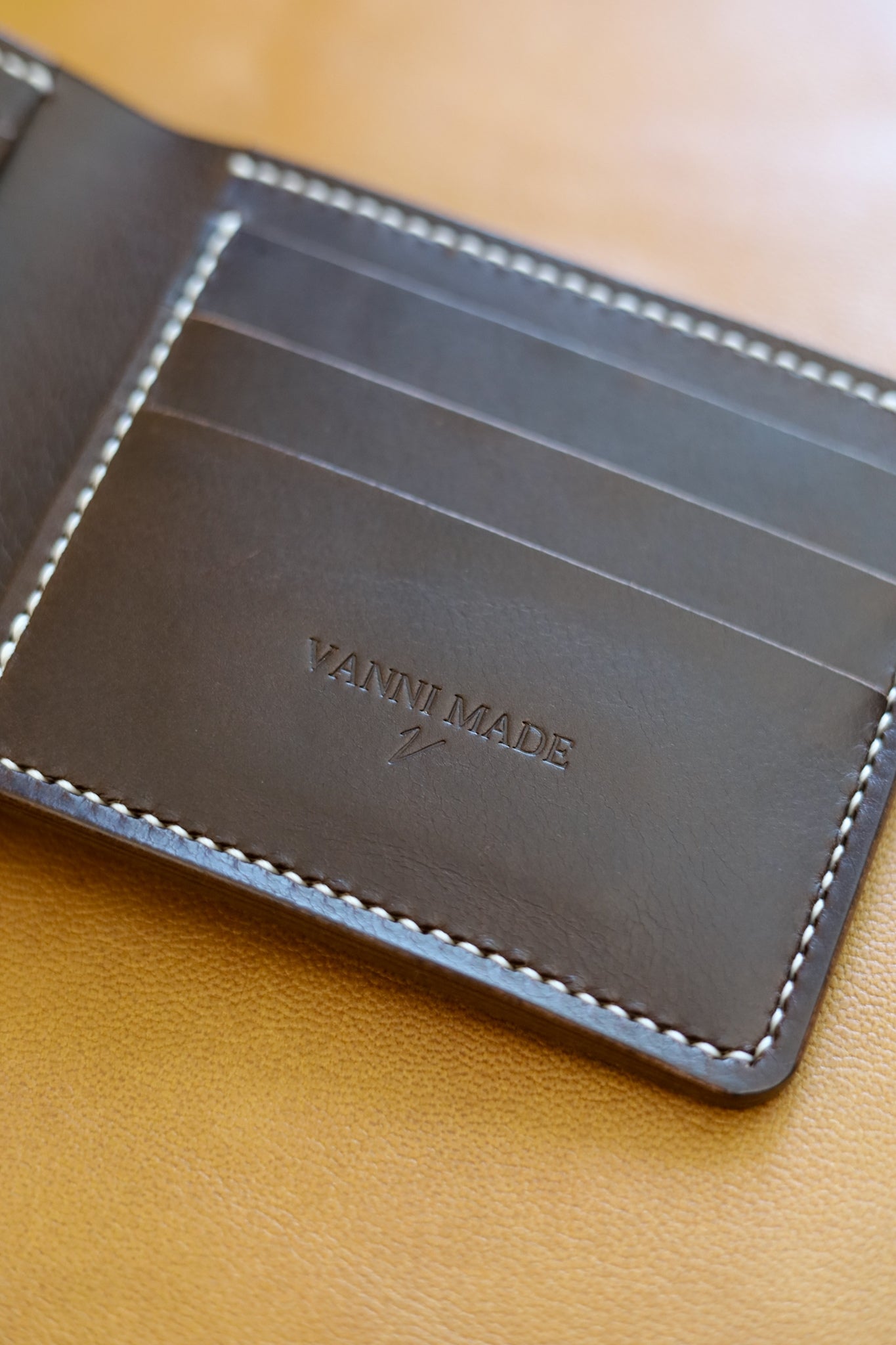 Classic Billfold - Onyx