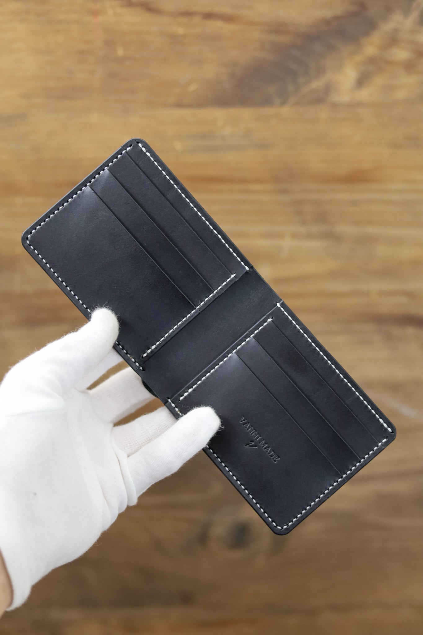 Classic Billfold - Onyx