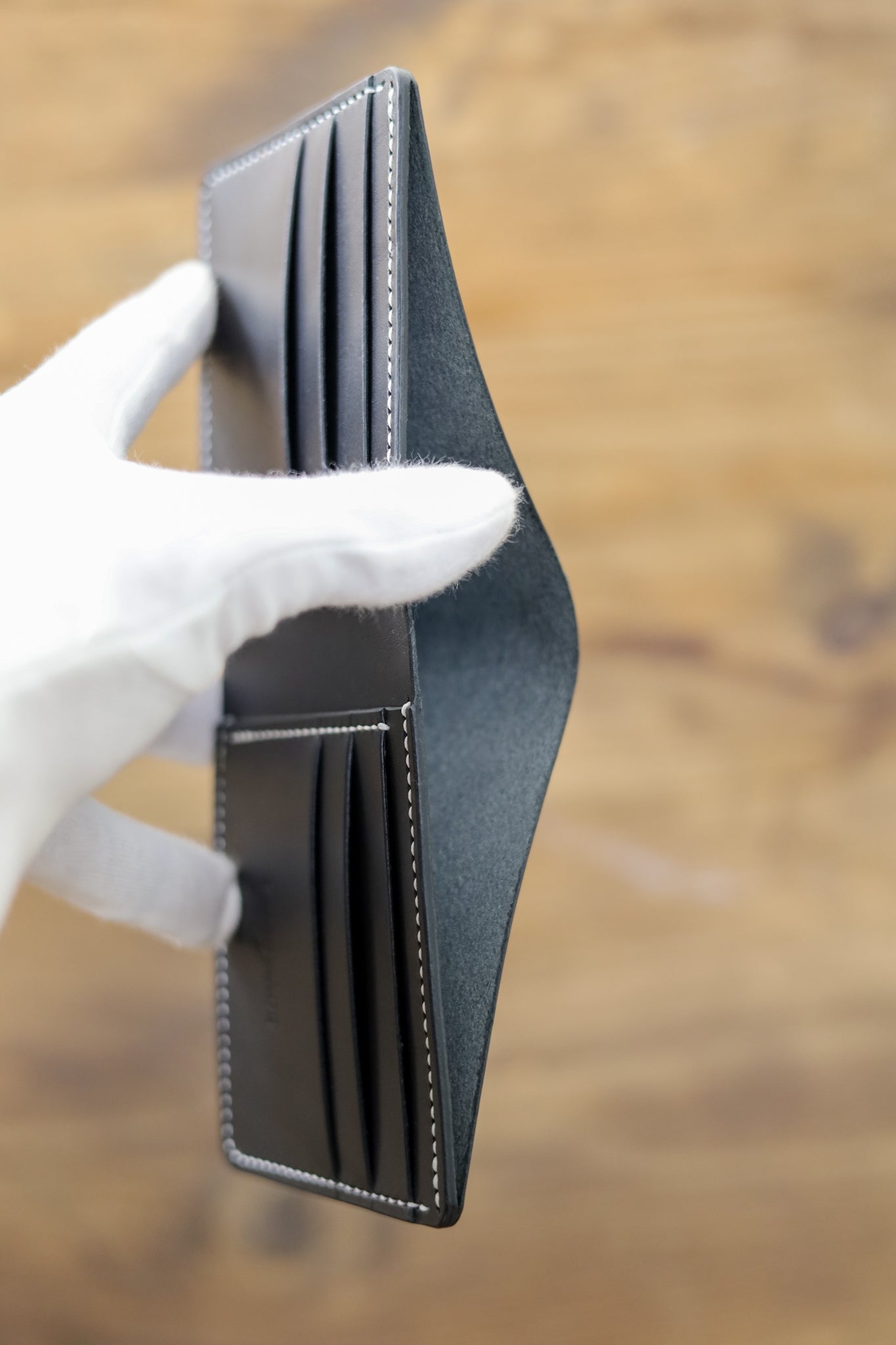 Classic Billfold - Onyx